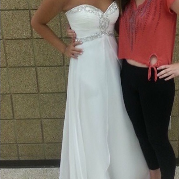 PROM DRESS✨💃🏼 - Picture 3 of 3